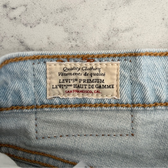 Levi’s Light Wash Jean Shorts - Picture 6 of 6